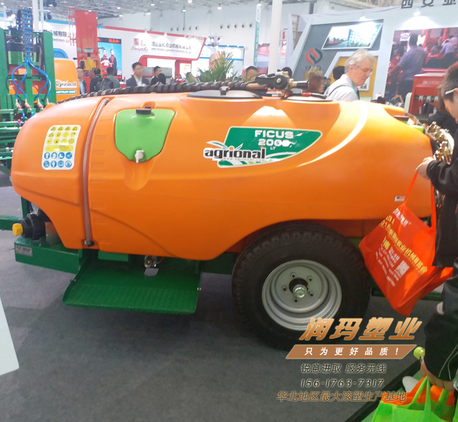 牽引式滾塑農藥箱